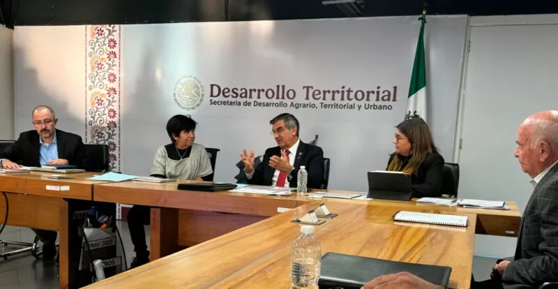 Fortalecen gobernador y Sedatu regularización de tenencia de la tierra