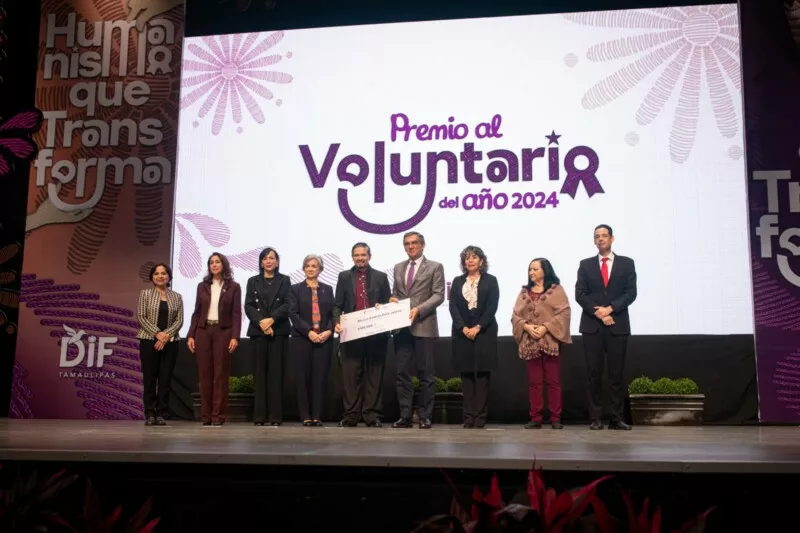 Américo y María de Villarreal premian a voluntarios del año