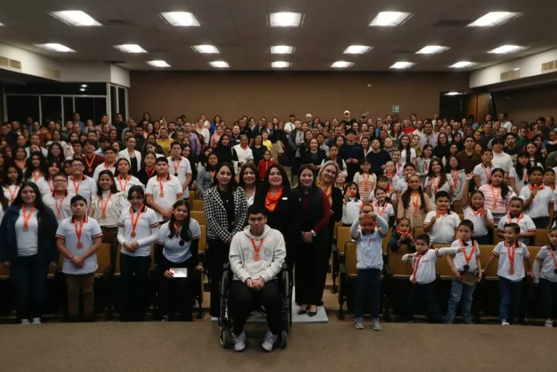 Reconoce la UAT a estudiantes destacados en diversos idiomas