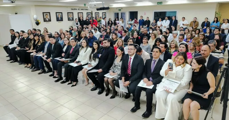 UAT y HRAEV realizan ceremonia de egreso de médicos residentes