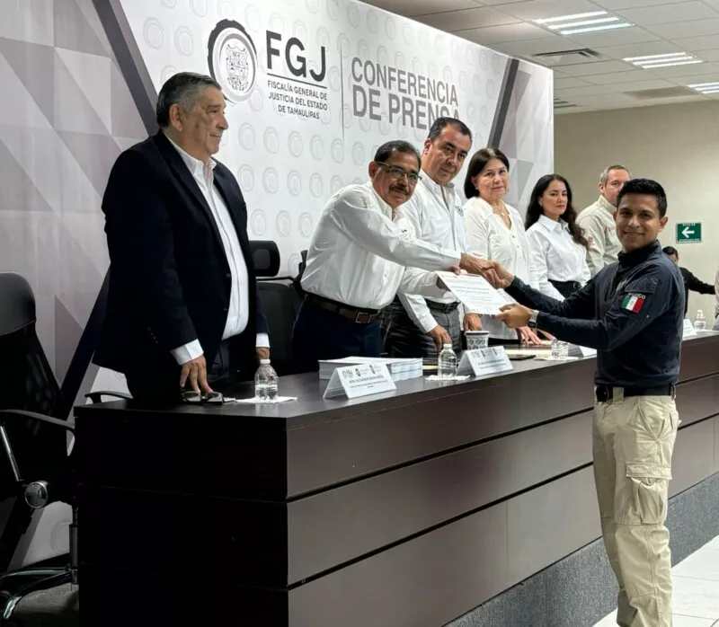 Entrega el ITM 3 mil constancias de capacitación a empleados de la FGJ