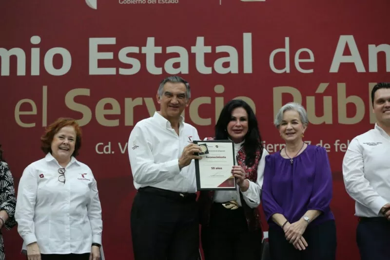 Entrega Américo Premio Estatal de Antigüedad en Servicio Público 2024