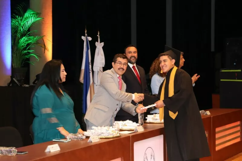 Preside Rector graduación de 246 egresados de la UAT en Tampico