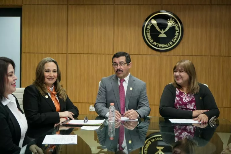 El rector entrega nombramientos a la Familia UAT; y fortalece la institución