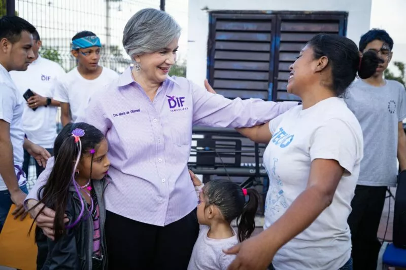 María de Villarreal entrega equipo para programa Lazos del Bienestar