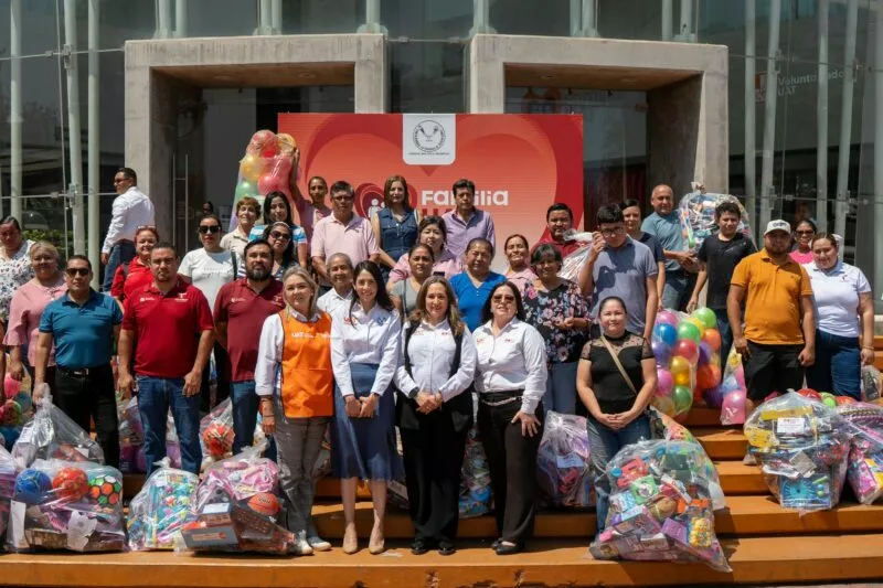 UAT: ‘Alegrando corazones’ colecta y  entrega juguetes a niñez tamaulipeca