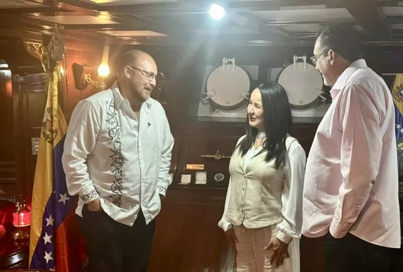 Secretario general de Gobierno se reúne con embajadora venezolana