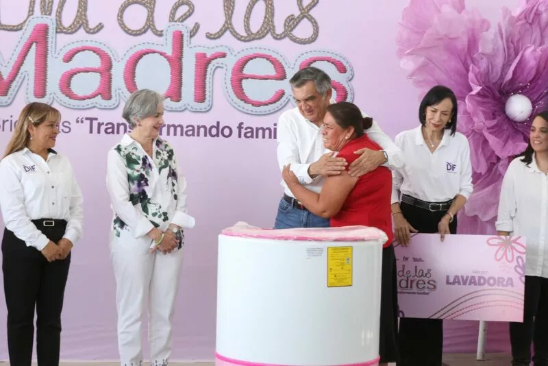 Llevan Américo y María de Villarreal bienestar a las familias de Jaumave