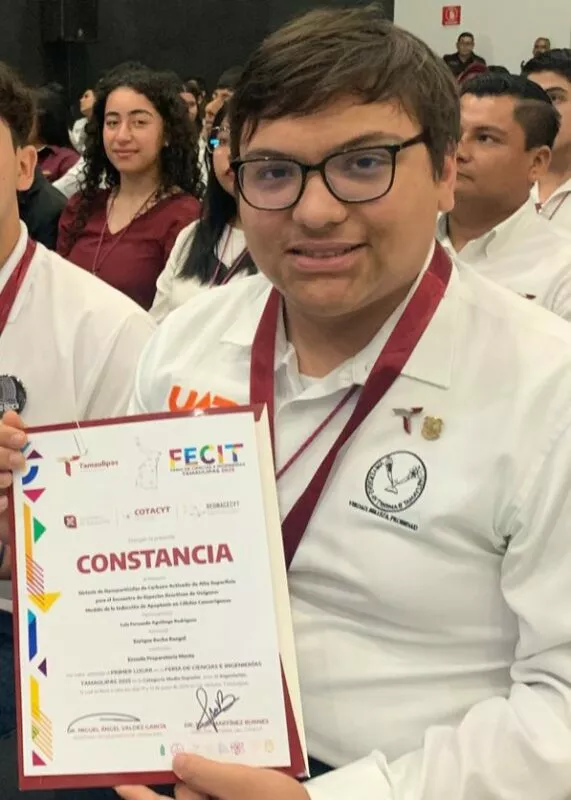Estudiante de la UAT investiga cura contra el cáncer con nanoparticulas