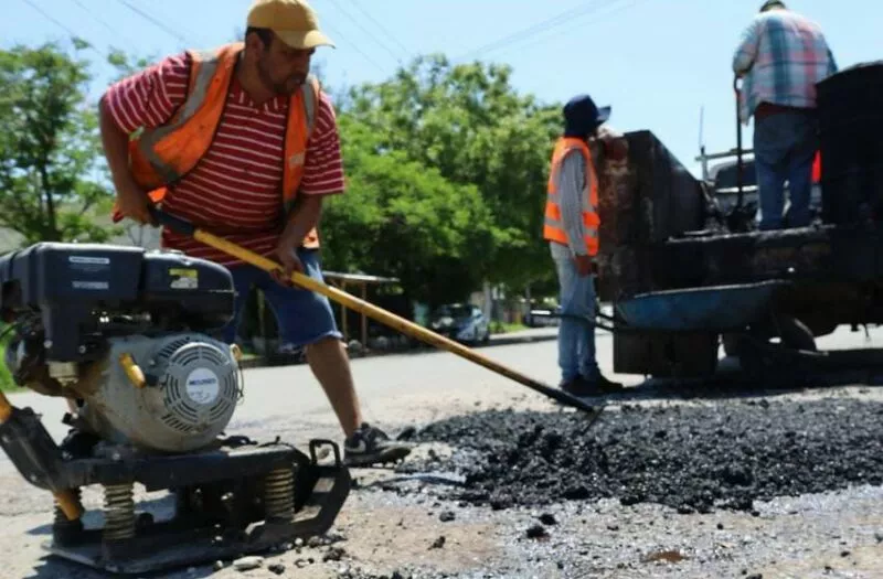 Aplicará Municipio más 3 mil 500 m2 de asfalto en bacheo en varias zonas