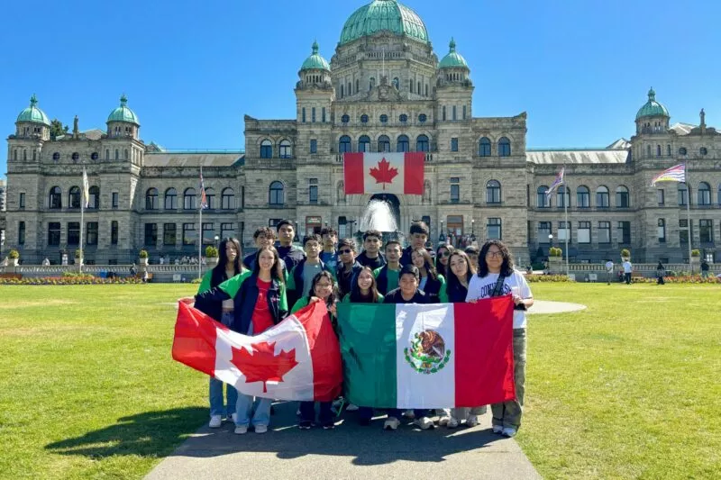 Estudiantes del CeINA UAT viven una grata experiencia cultural en Canadá