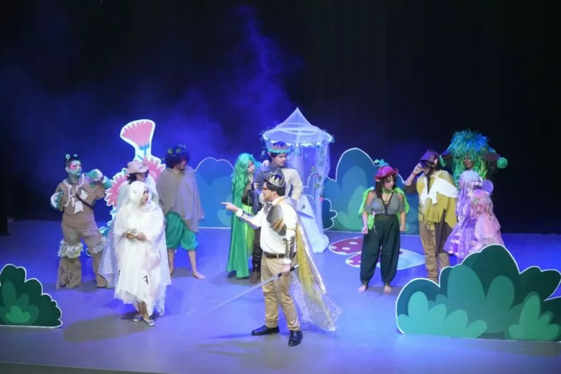 Despliegan estudiantes de la UAT su talento en una obra teatral adaptada