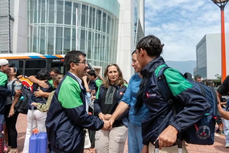 Estudiantes de la UAT inician viaje a su estancia académica en Canadá