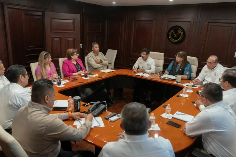 Llama rector Dámaso Anaya Alvarado a su gabinete a redoblar esfuerzos