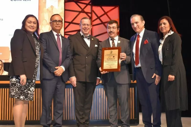 Entregan a UAT en Tampico nuevas certificaciones por calidad educativa