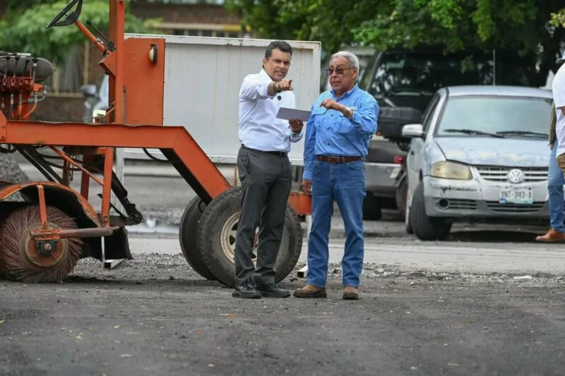 Evalúa alcalde Lalo Gattás avance en rehabilitación de pavimento asfáltico