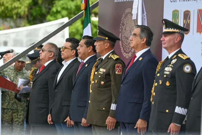 Participa alcalde junto al Gobernador en ceremonia cívico-militar en Victoria