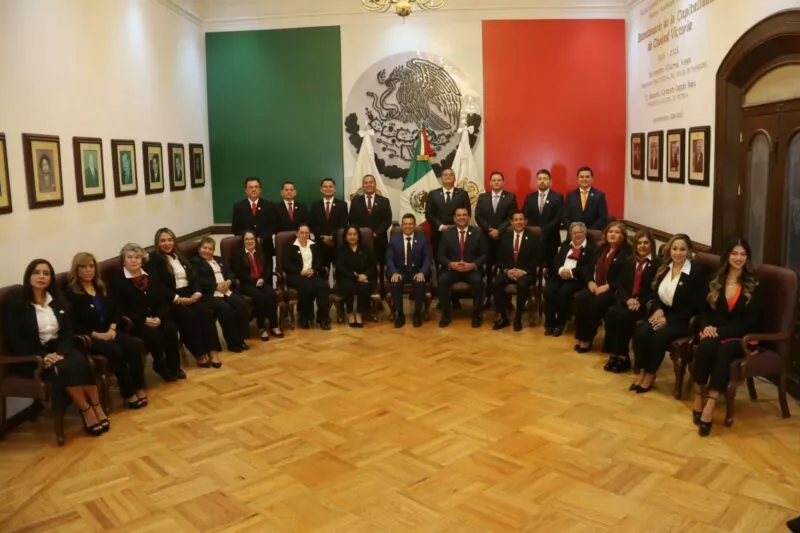 Gattás Báez entrega primer informe por escrito al Cabildo de Victoria