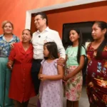 Entrega Eduardo Gattás una vivienda a familia de colonia Esfuerzo Popular