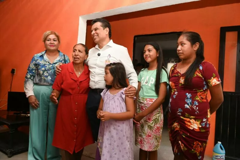 Entrega Eduardo Gattás una vivienda a familia de colonia Esfuerzo Popular