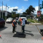 A doble turno avanza plan emergente de bacheo en vialidades de la capital