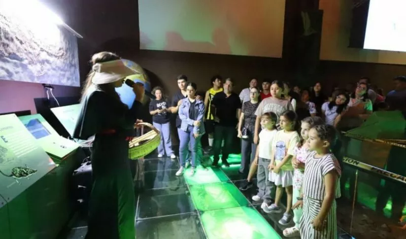 Disfrutan familias ‘Una noche en el museo’, organizado por el Tamux