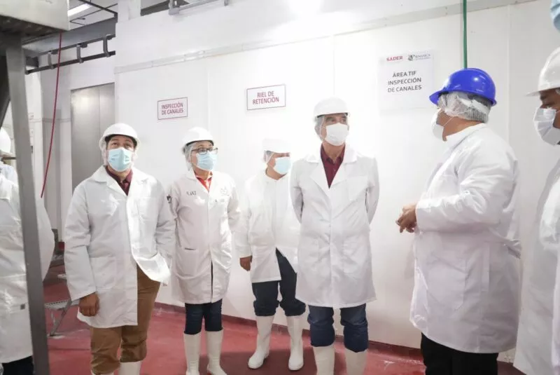 Constató el gobernador modernización del rastro de la UAT junto con el rector