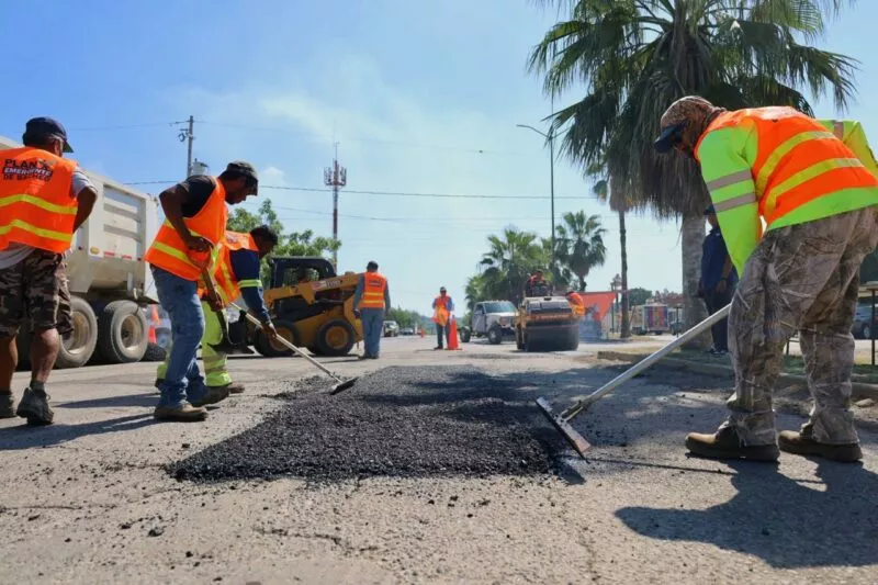 Llega plan emergente de bacheo a la Avenida Carlos Adrián Avilés (La Paz)
