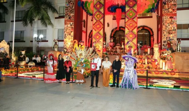 Premian Américo y María concurso estatal de las catrinas y los catrines
