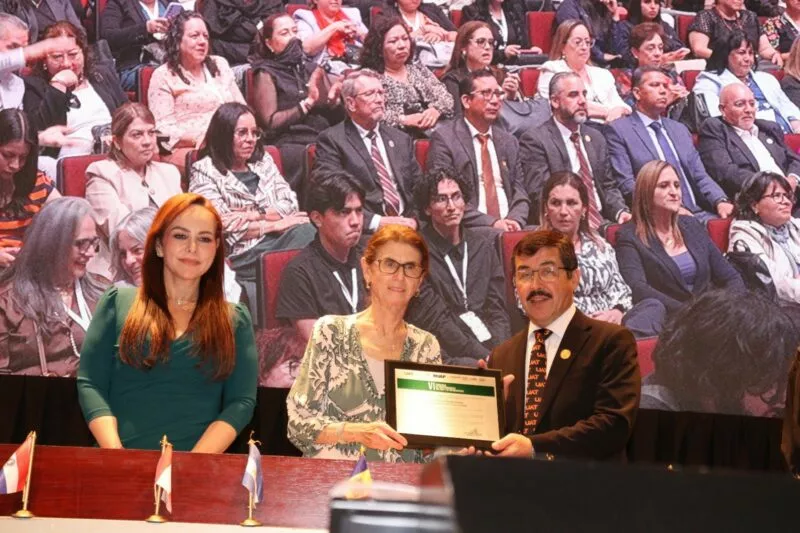 La Dra. Annie Pardo dicta conferencia magistral en instalaciones de la UAT