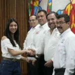 UAT y SET entregan más de 8 mil becas a estudiantes universitarios