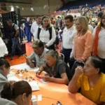 Lentes con corazón reafirma vocación humanista de la UAT; dona 700 mil