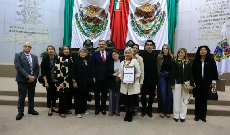 Entrega gobernador Medalla al Mérito ‘Luis García de Arellano’ a Cecilia Lugo