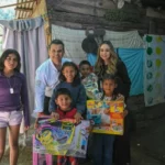 Lucy y Lalo Gattás llevan la alegría de la Navidad a familias victorenses