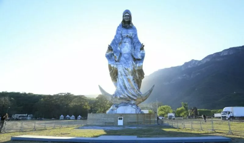 Hoy, entrega Américo la monumental escultura de la Virgen de la Misericordia