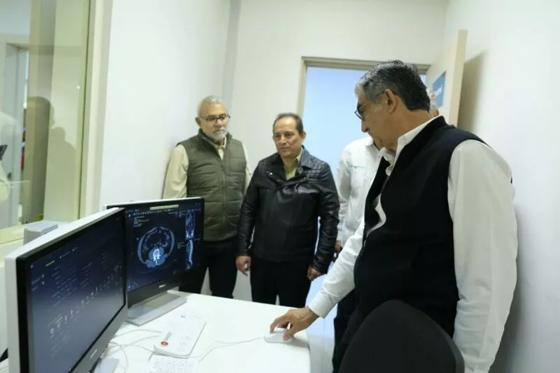 Supervisa Américo Villarreal avance  y equipamiento de un nuevo hospital