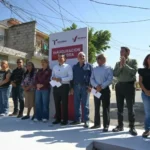 Entrega alcalde Lalo Gattás una calle pavimentada a vecinos de La Libertad