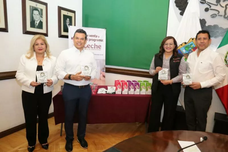 Inaugura alcalde Lalo Gattás punto de venta de leche para el bienestar