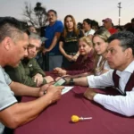 Disfrutan Lalo y Lucy Día del Pueblo con vecinos de la colonia Nacozari