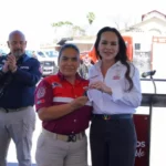 Entrega Carmen Lilia Canturosas a PC y bomberos apagadora y 20 unidades