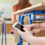 Evalúan autoridades educativas limitar el uso de los celulares en las escuelas