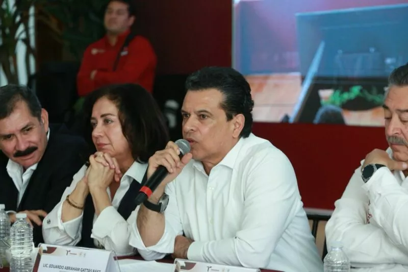 Recibe Américo cartera de proyectos; pide ejercer recursos con honestidad