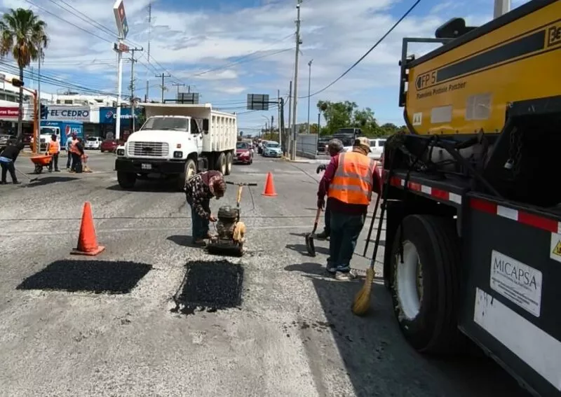 Llega bacheo a las colonias Nacozari, Del Periodista y Las Palmas, este mes