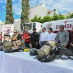 Entrega Lalo Gattás nuevo camión de bomberos y equipo a Protección Civil
