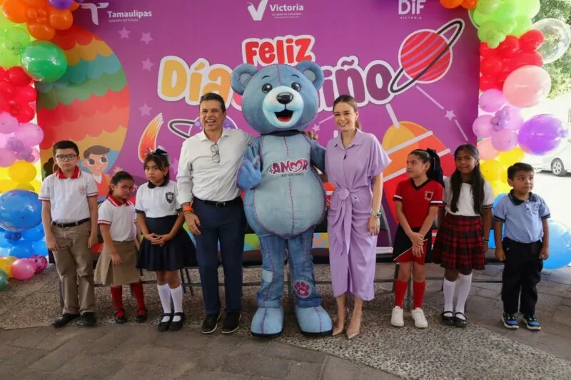 Festejan Lucy y Lalo a niñas y niños en su día en las instalaciones del DIF