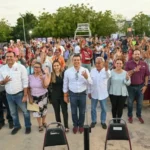 Conviven Lalo y Lucy con vecinos de Lomas de Calamaco en Día del Pueblo