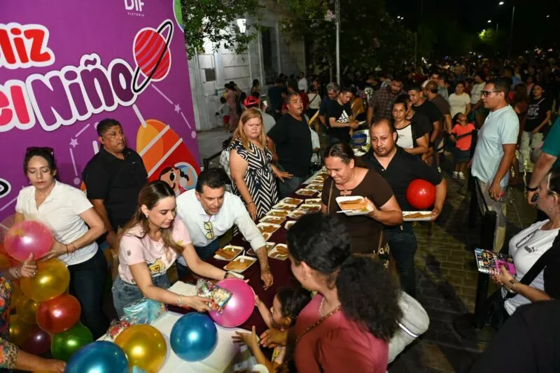 En familia, festejan Lalo y Lucy a la niñez victorense con espectáculos