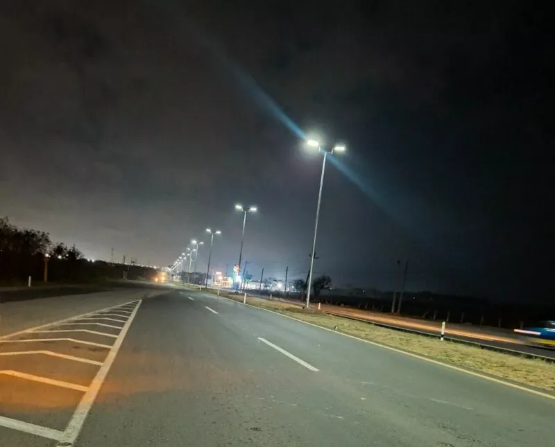 Construye Gobierno estatal alumbrado solar en la carretera Tampico-Mante