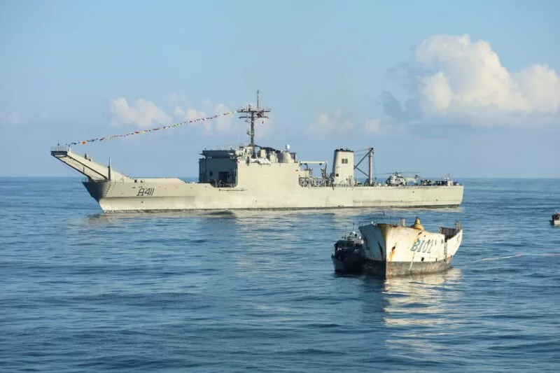 Crean en Tamaulipas arrecife artificial con hundimiento del ex buque Onjuku