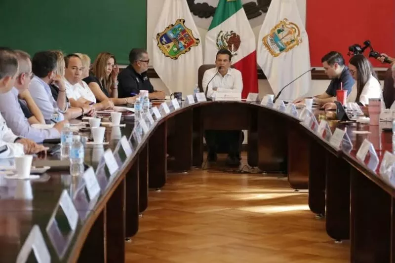 Cumple Lalo Gattás sus compromisos de territorio y de audiencias públicas